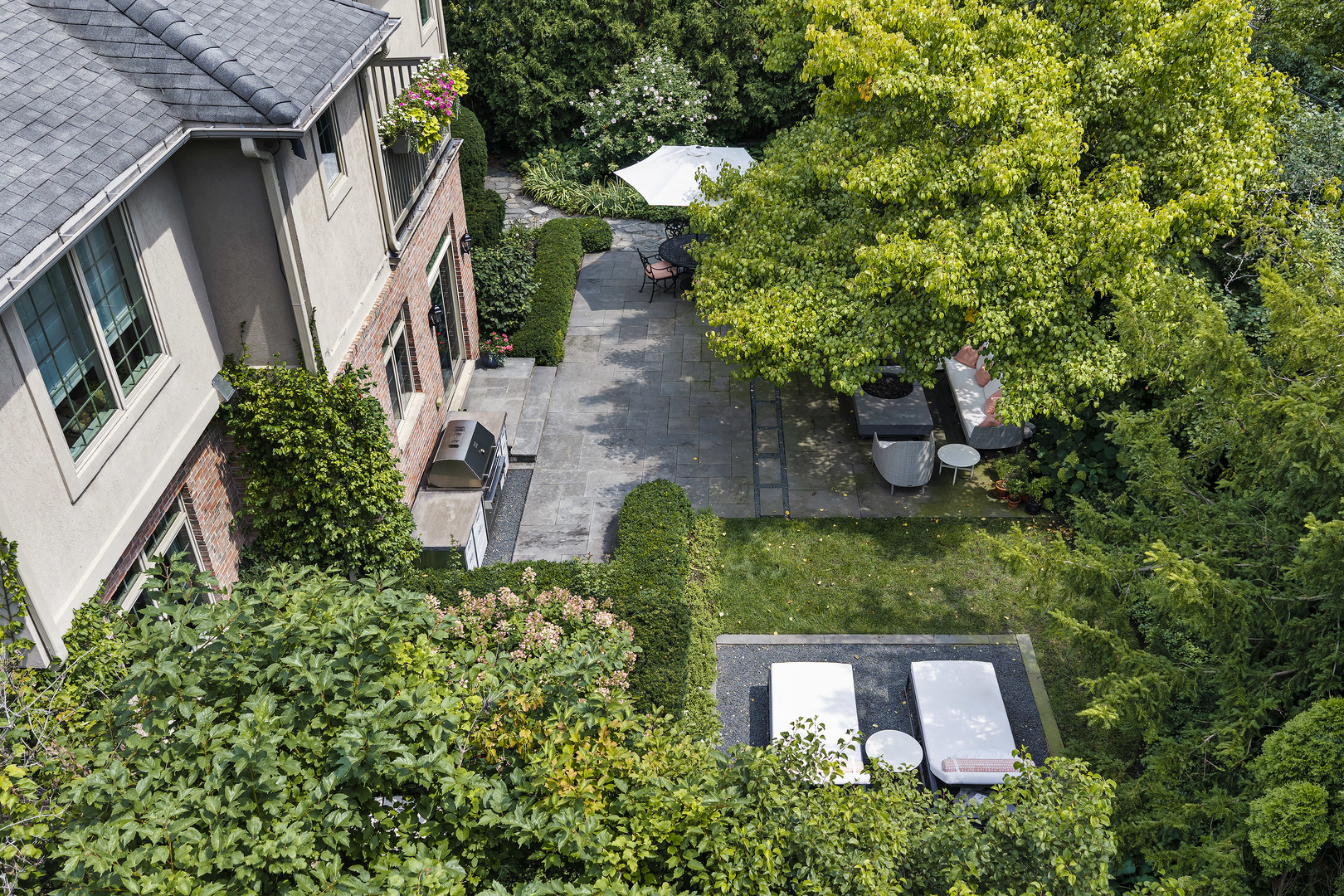 911 Queens Lane Property Photo 37
