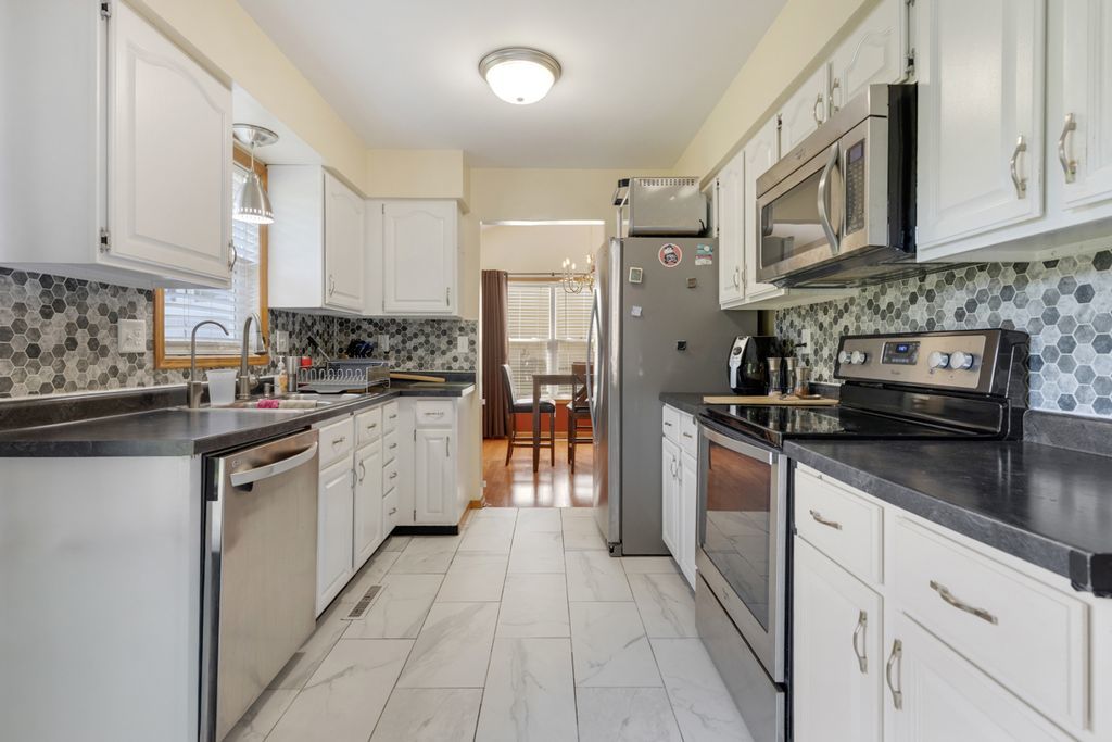 569 Eisenhower Street Property Photo 4