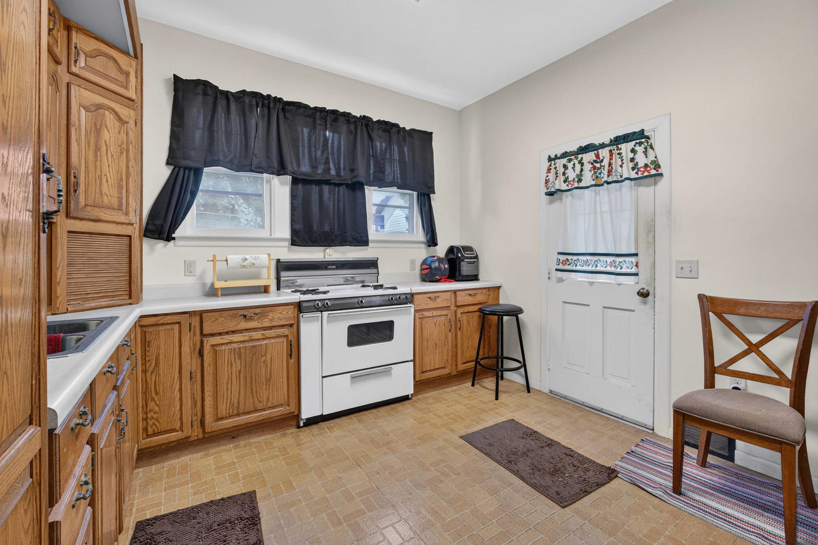 2112 Rockingham Road Property Photo 9
