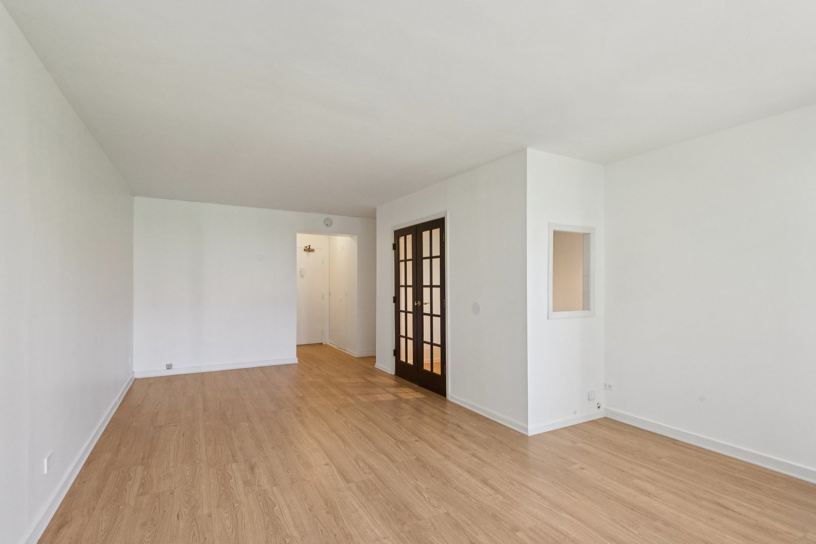 253 E Delaware Place 5e Property Photo 4