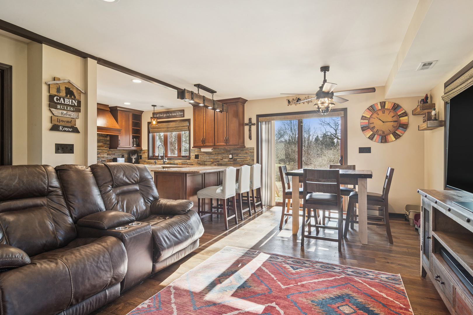 9510 Martin Drive Property Photo 4