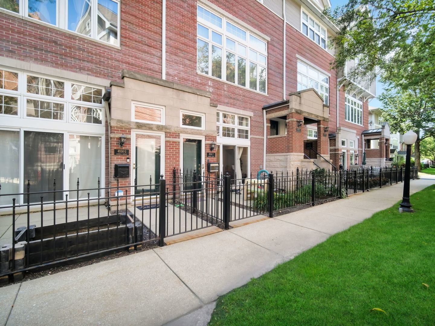 4934 S CORNELL Avenue G Property Photo 1