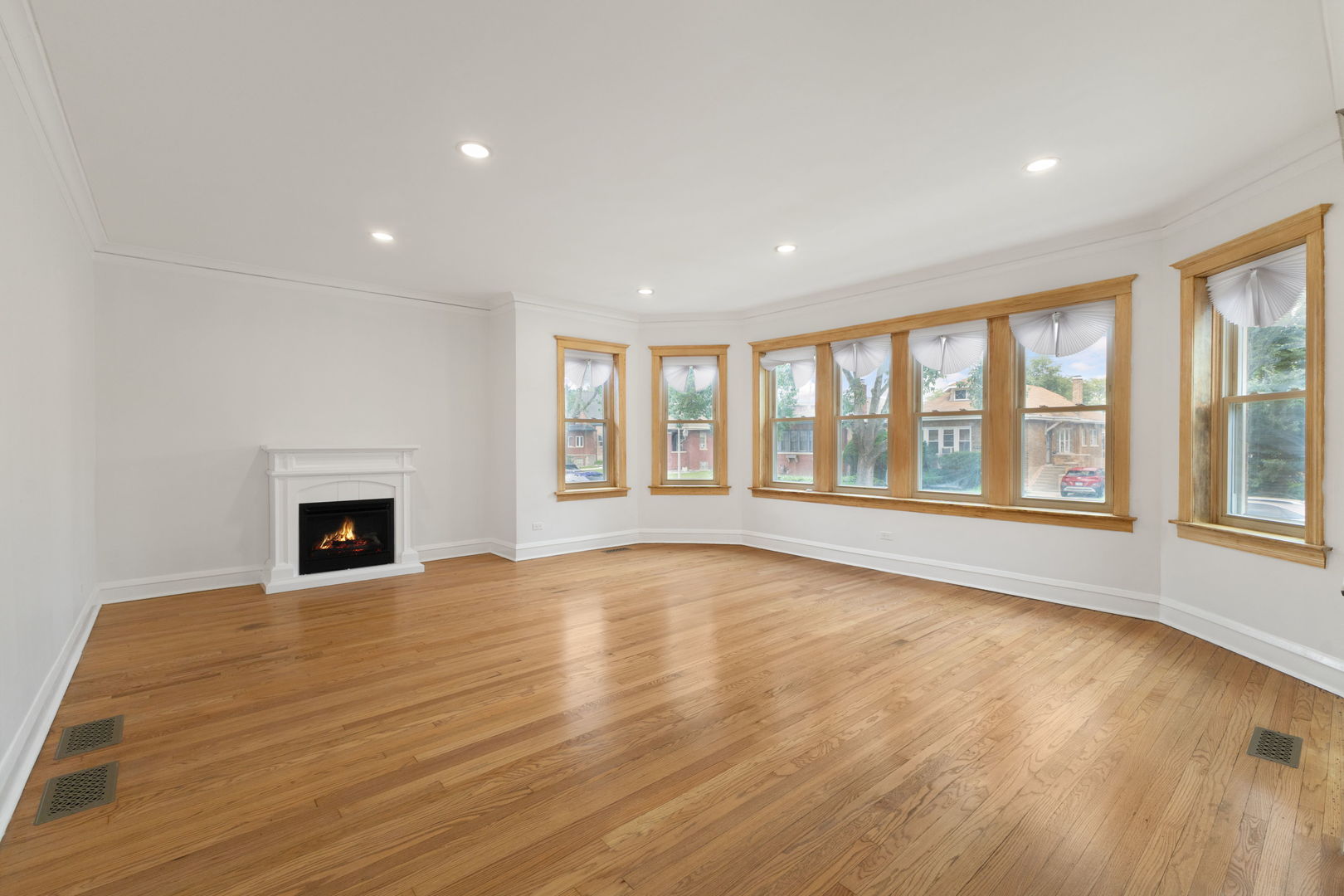 8044 S Harper Avenue Property Photo 3