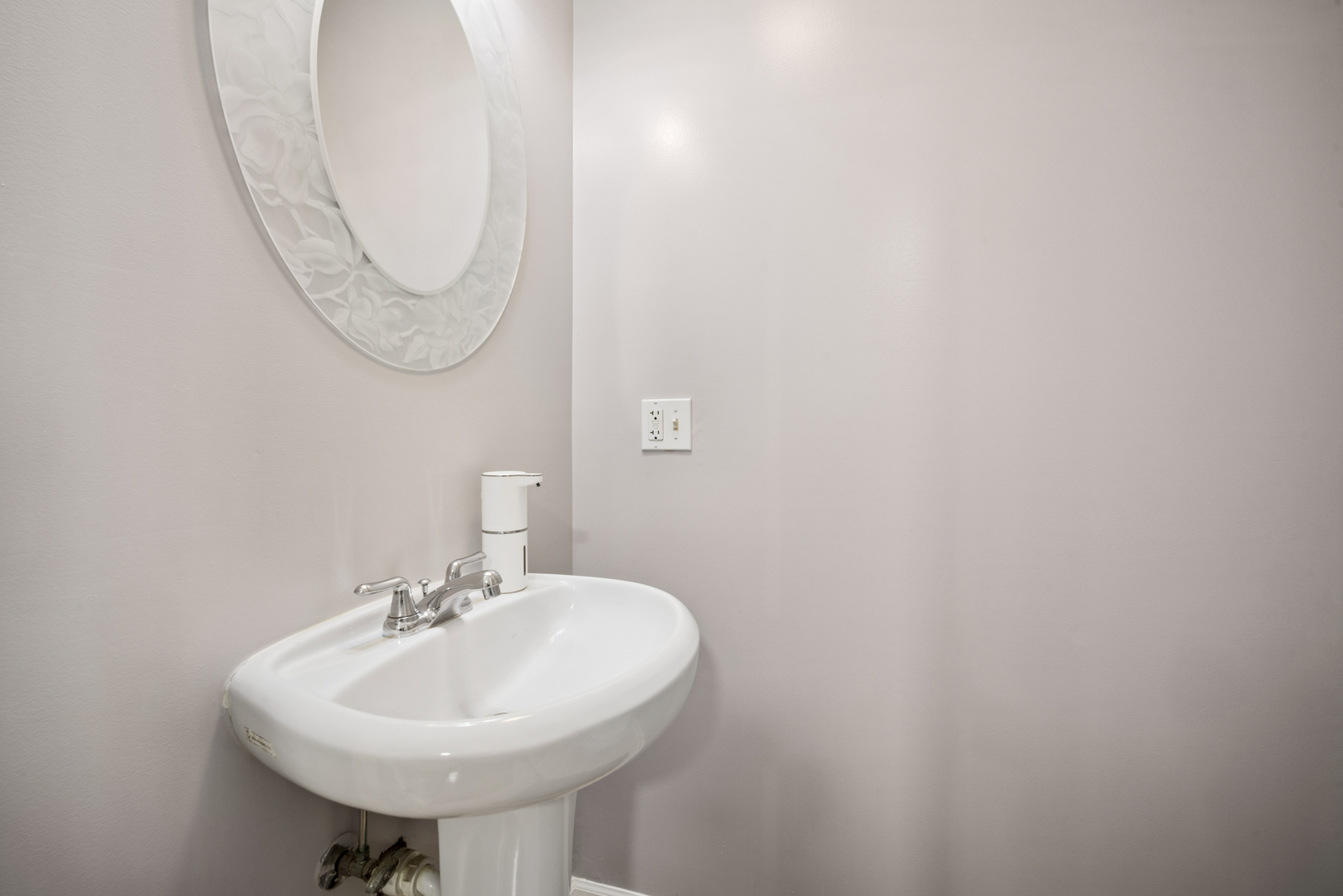 183 N East River Road C2 Property Photo 4