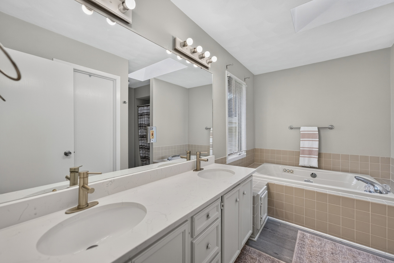 4305 Windswept Way Property Photo 16
