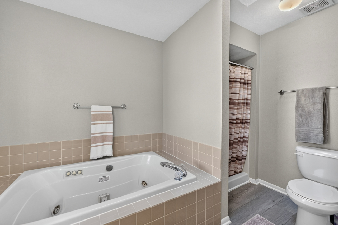 4305 Windswept Way Property Photo 17