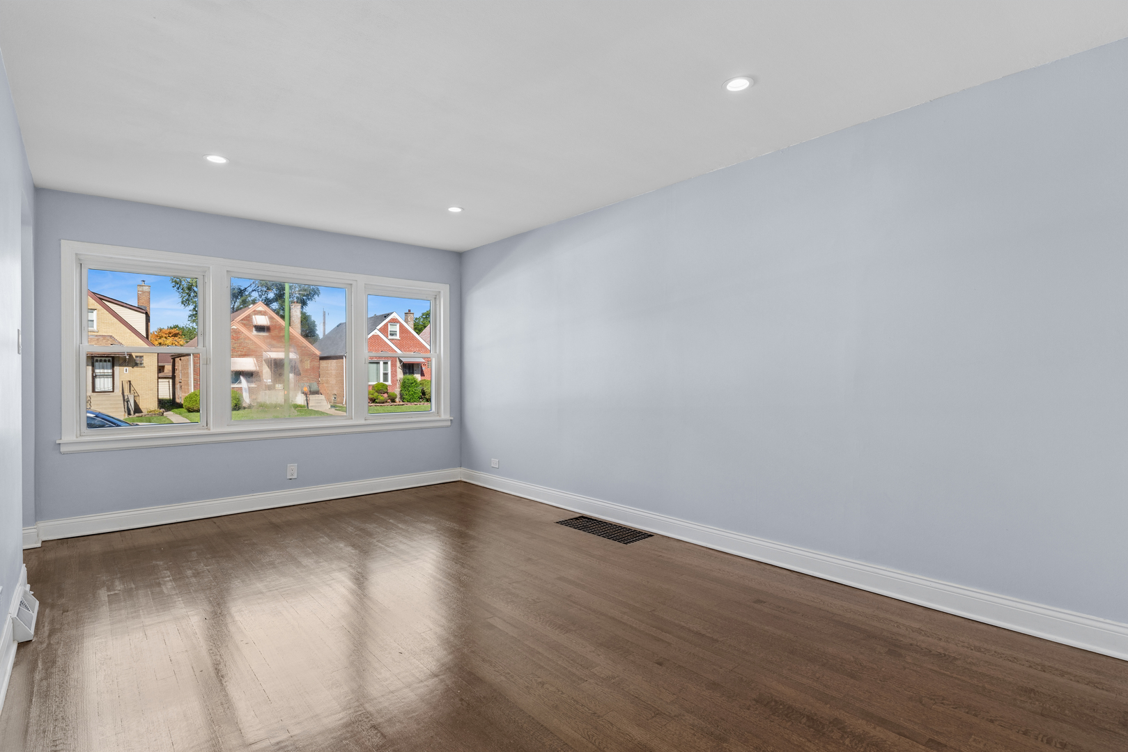 8019 S Francisco Avenue Property Photo 3