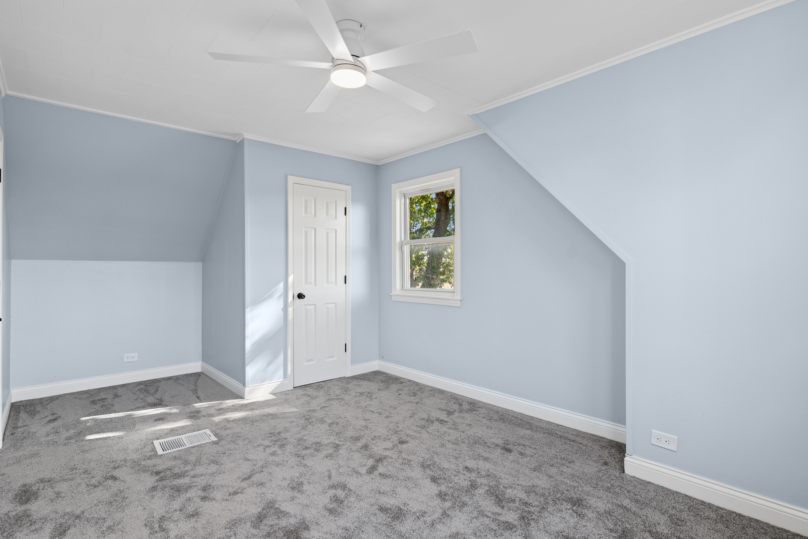 8019 S Francisco Avenue Property Photo 20