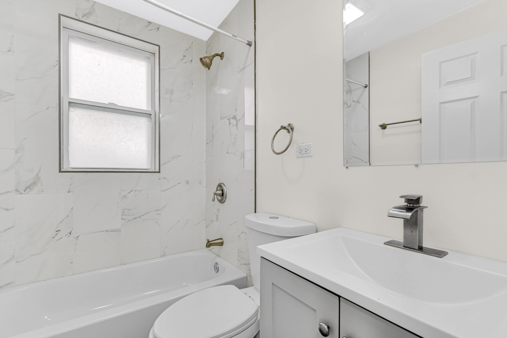 8010 S Phillips Avenue Property Photo 8