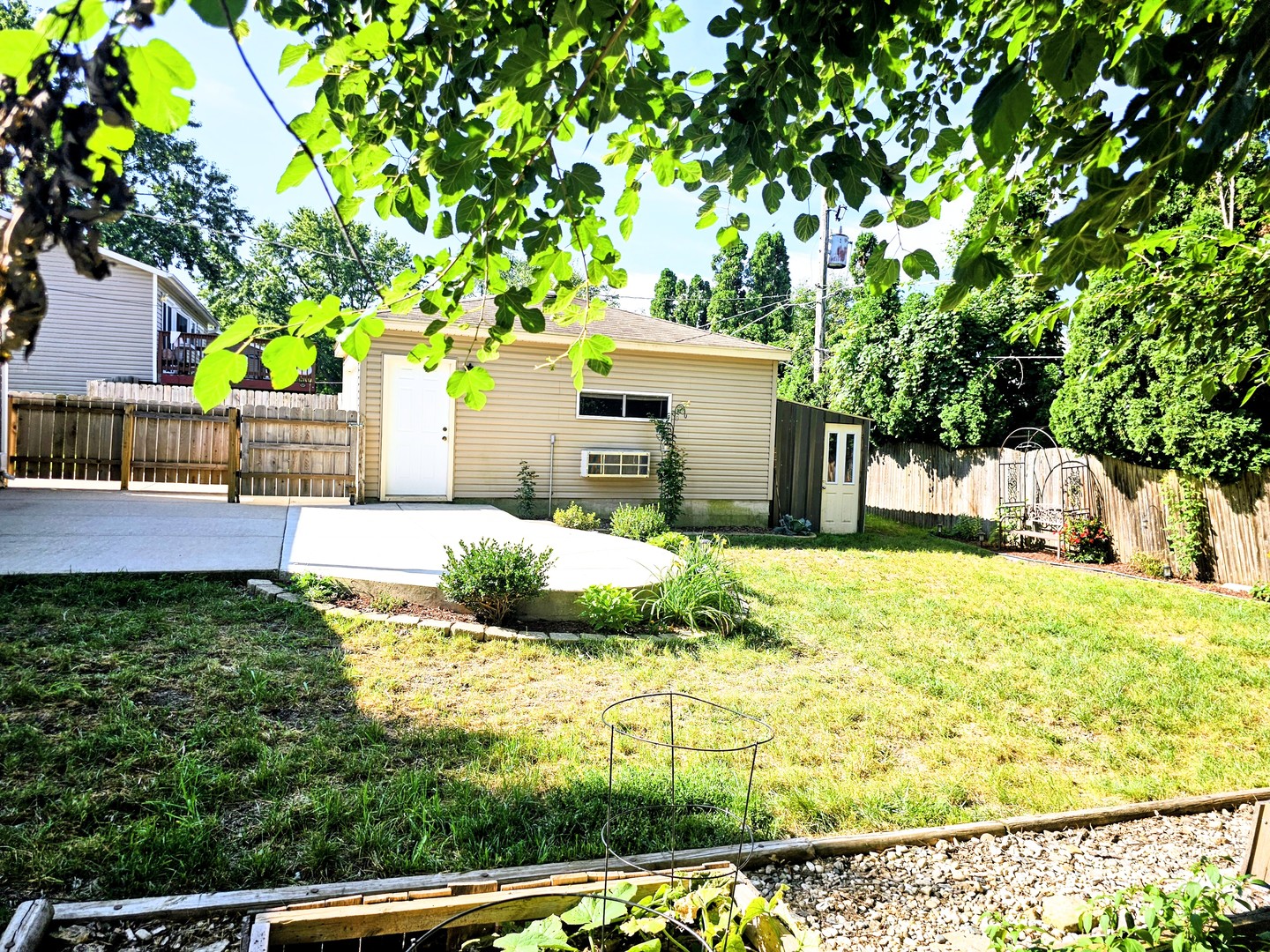 149 N Ashbury Avenue Property Photo 23