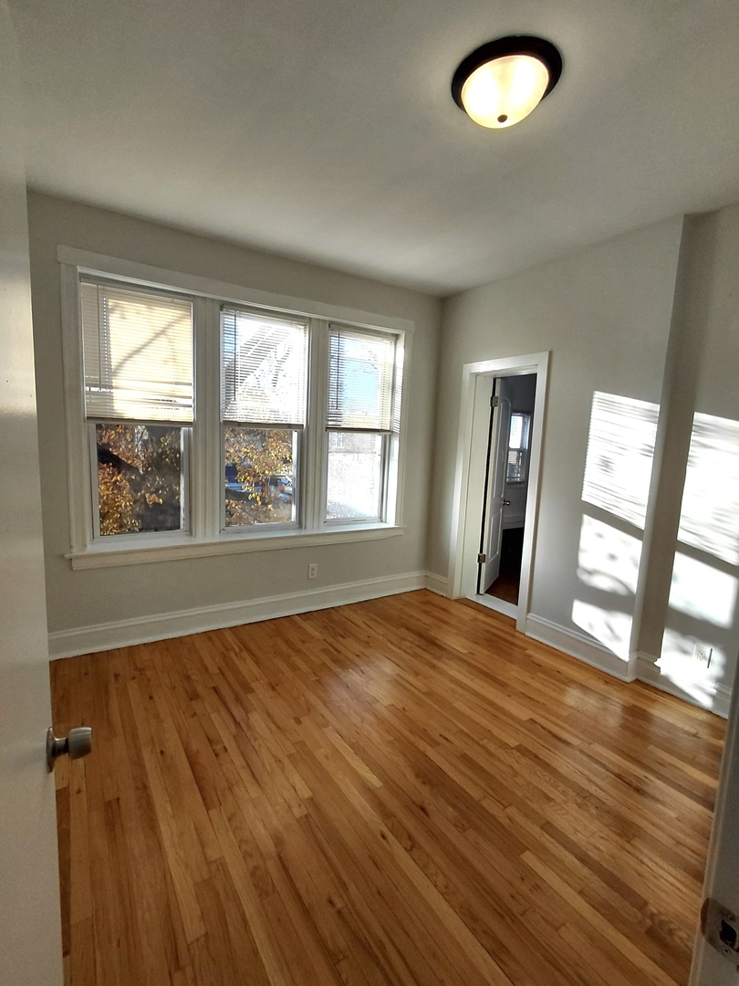 1255 N Harding Avenue 2s Property Photo 2