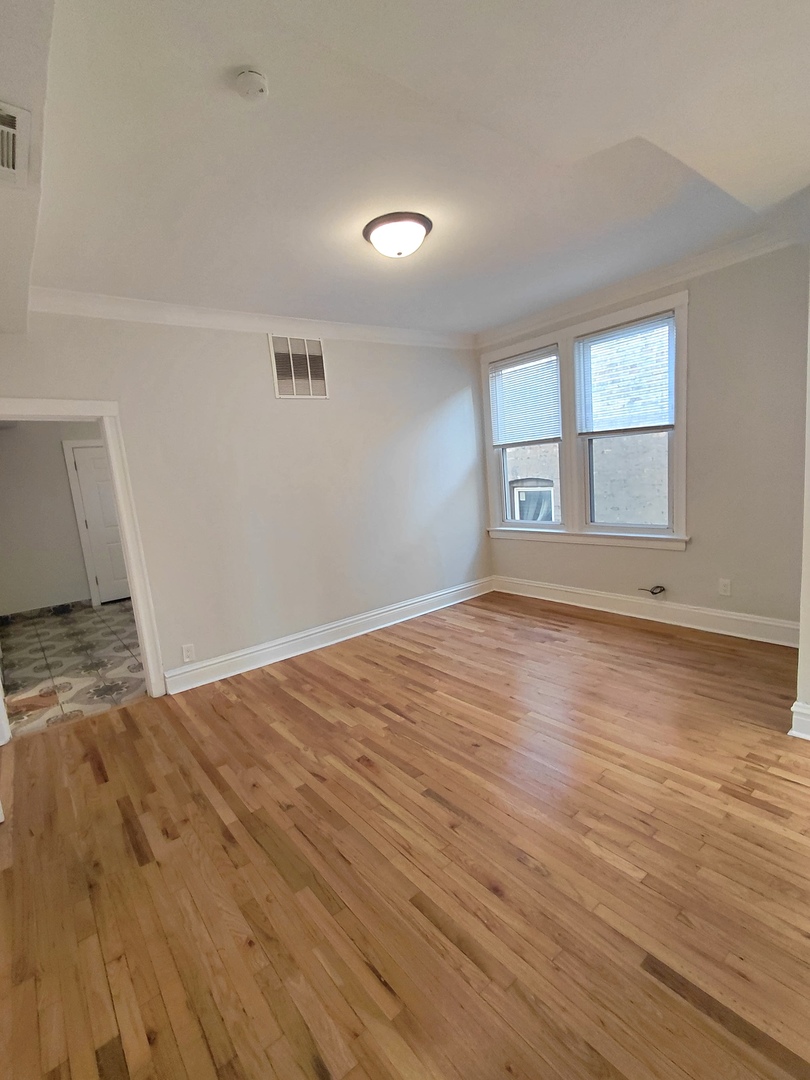 1255 N Harding Avenue 2s Property Photo 3