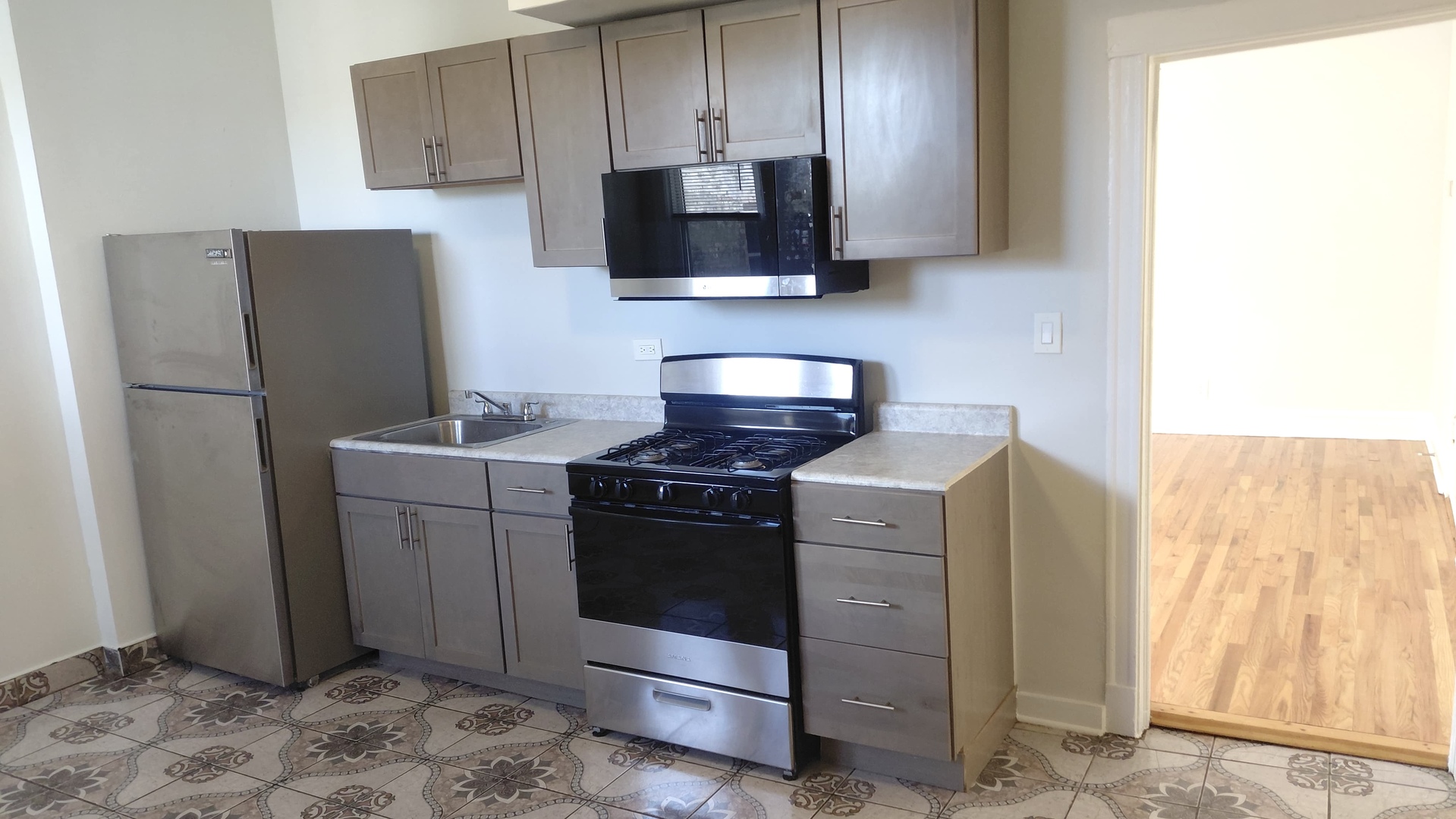 1255 N Harding Avenue 2s Property Photo 5