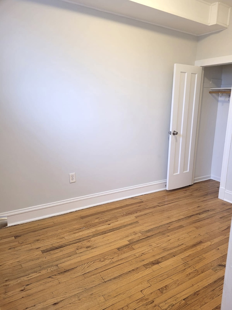 1255 N Harding Avenue 2s Property Photo 8