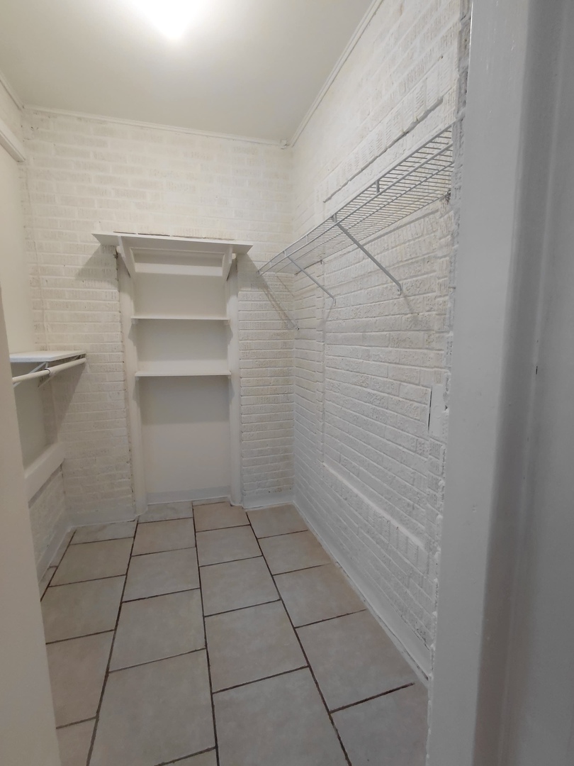 1255 N Harding Avenue 2s Property Photo 12
