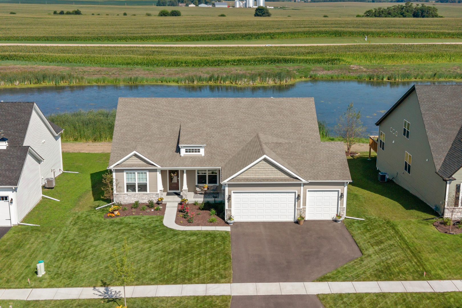 633 Houtz Circle Property Photo 4