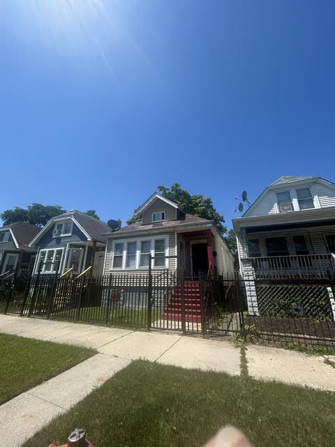7130 S Hermitage Avenue Property Photo 2