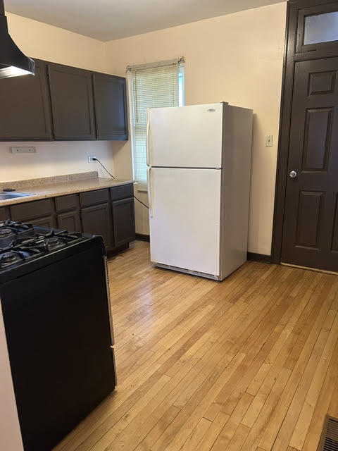 7130 S Hermitage Avenue Property Photo 9