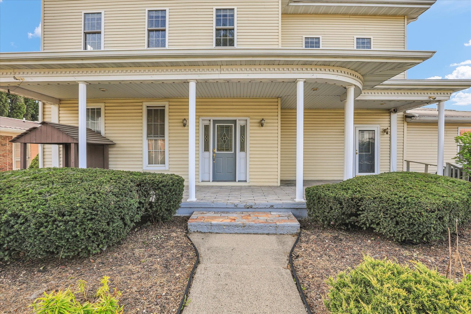 120 S Locust Street Property Photo 3