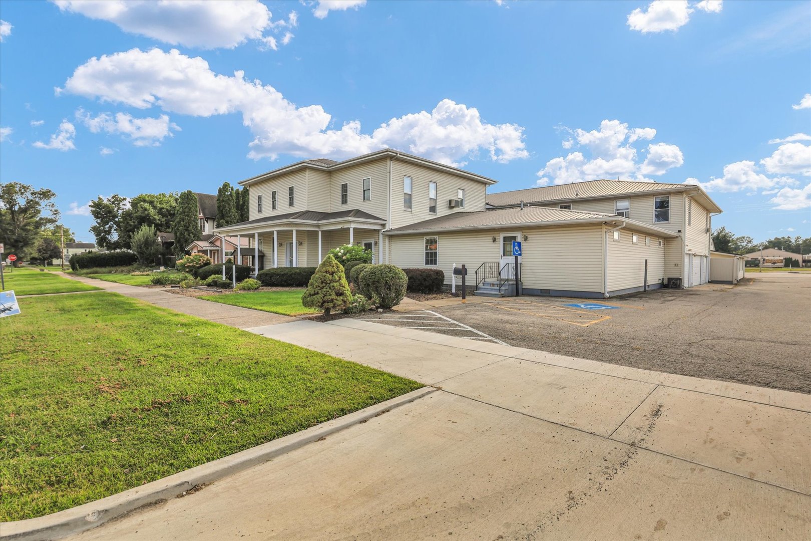120 S Locust Street Property Photo 4