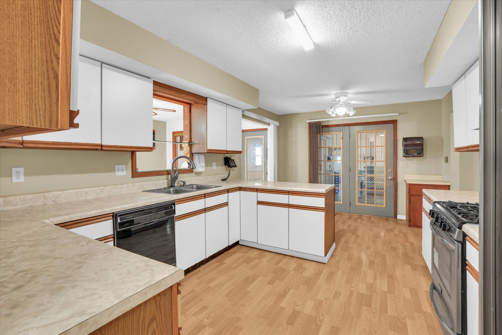 120 S Locust Street Property Photo 44