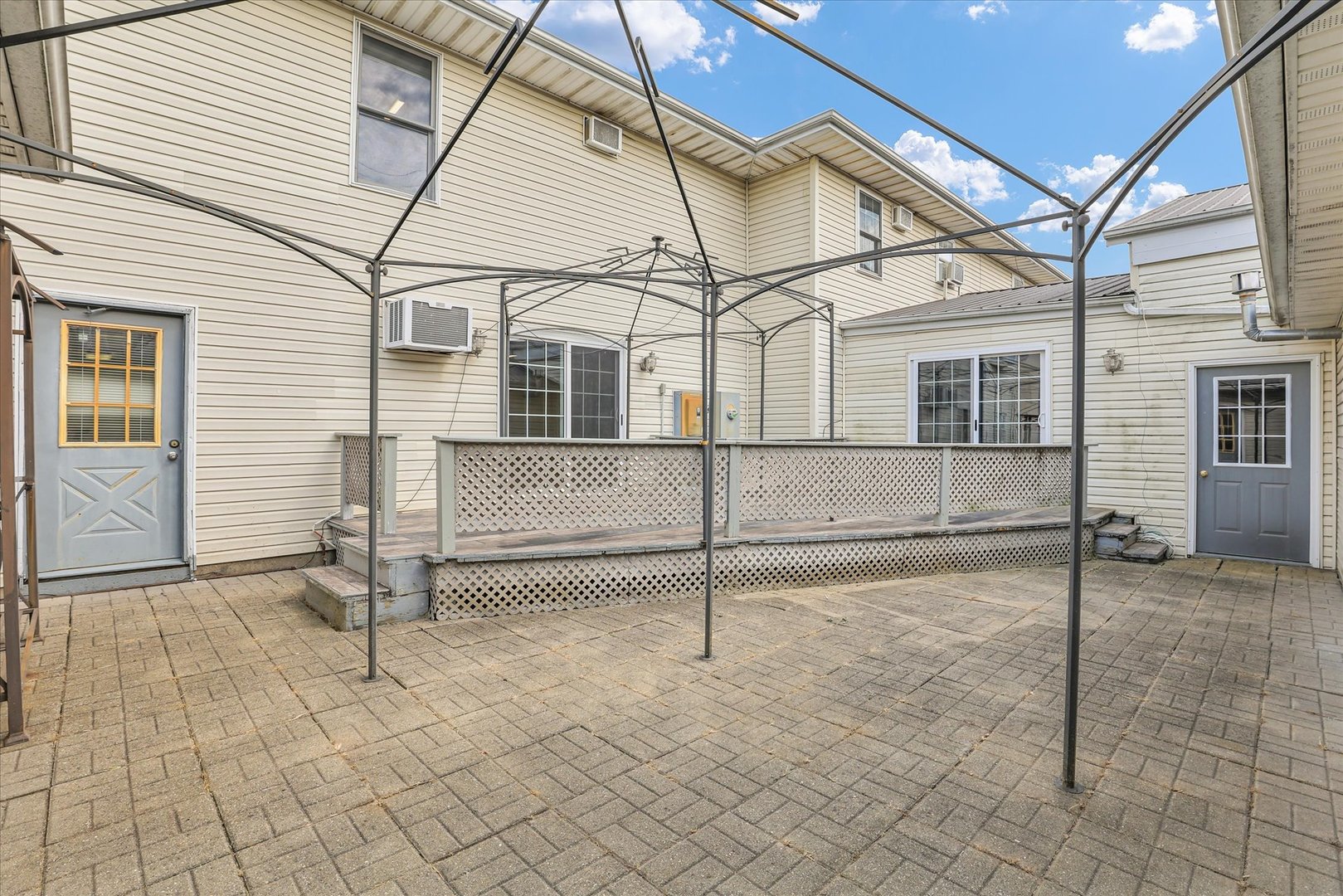 120 S Locust Street Property Photo 113