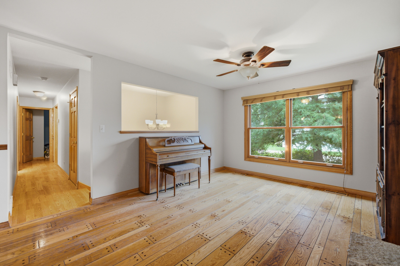 27w440 Central Avenue Property Photo 5
