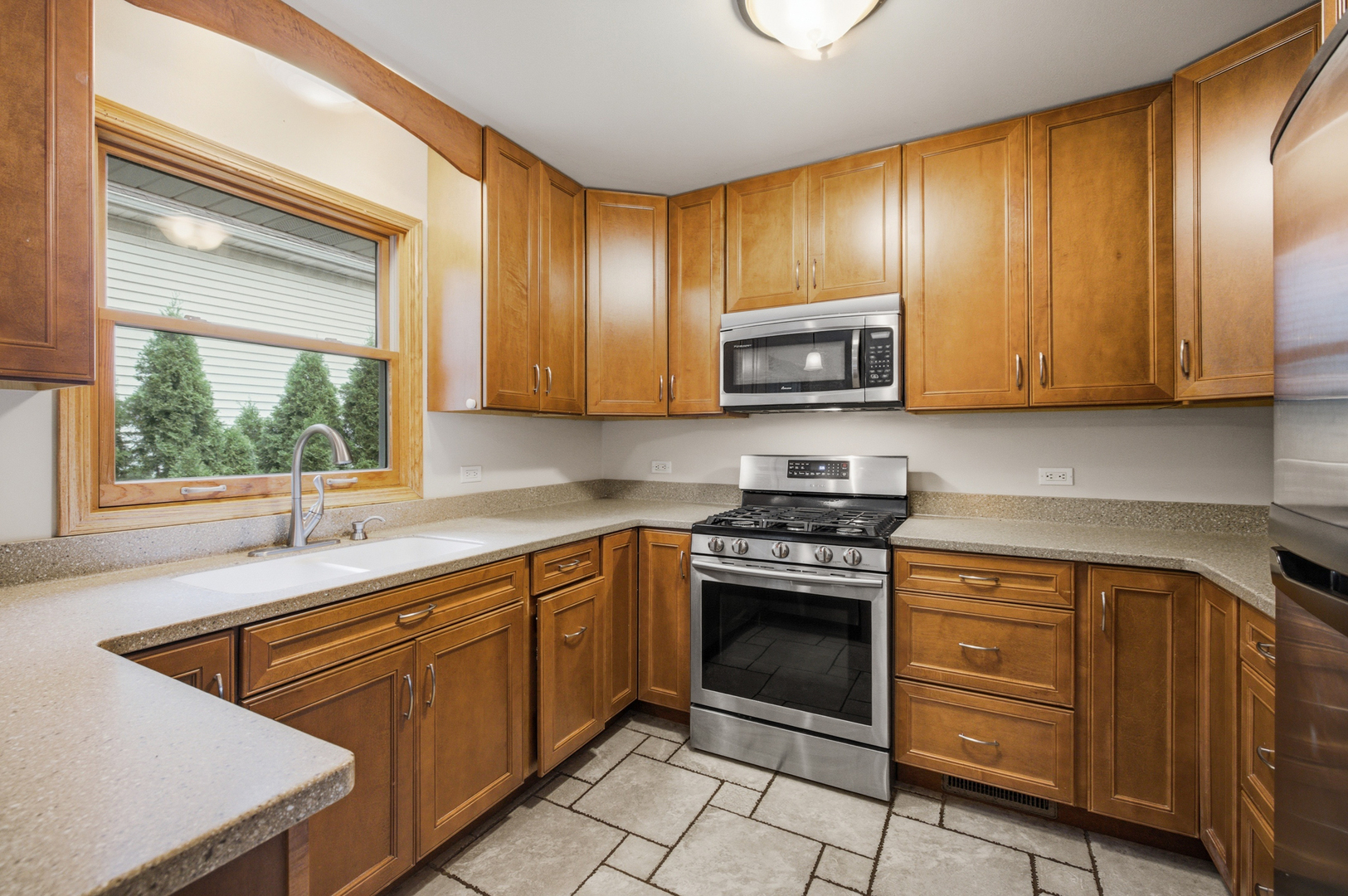 27w440 Central Avenue Property Photo 6