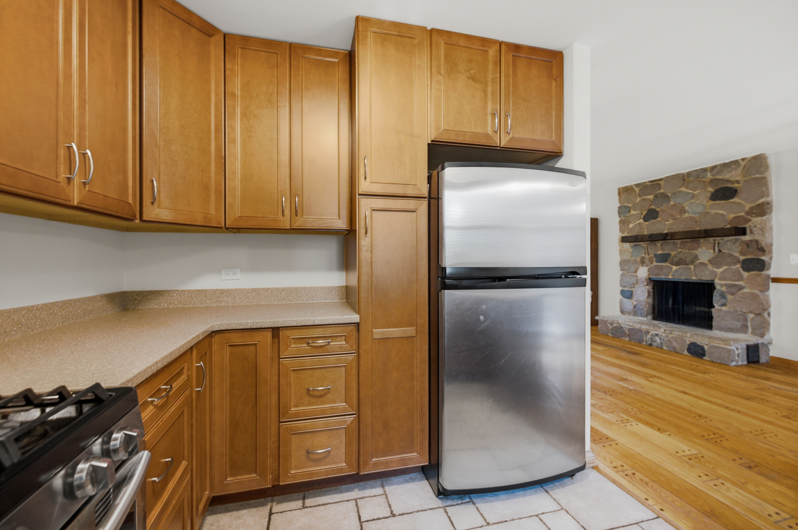 27w440 Central Avenue Property Photo 7