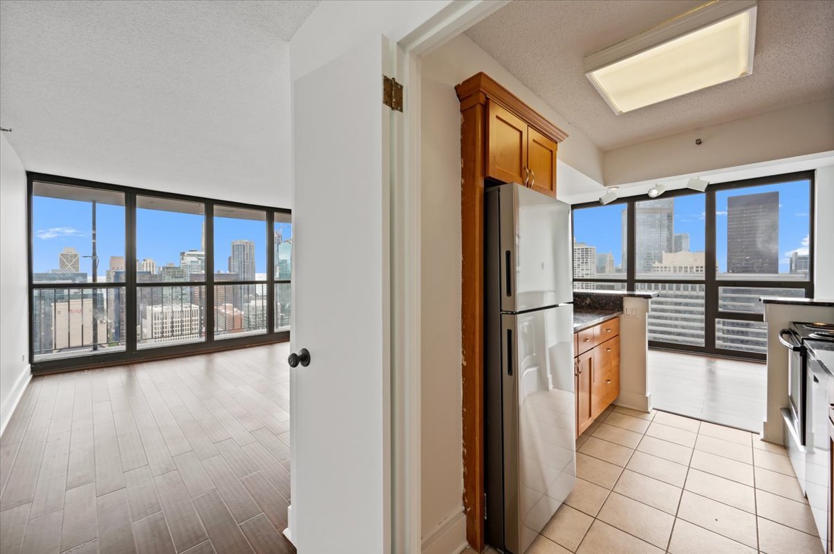 10 E Ontario Street 4602 Property Photo 14