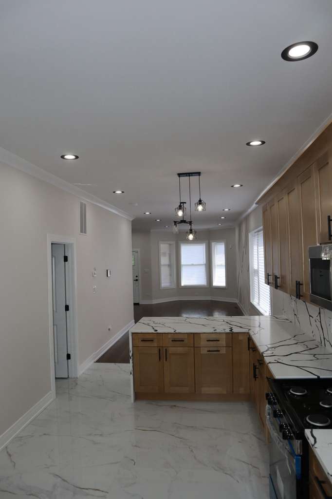 6744 S Bishop Street Property Photo 5