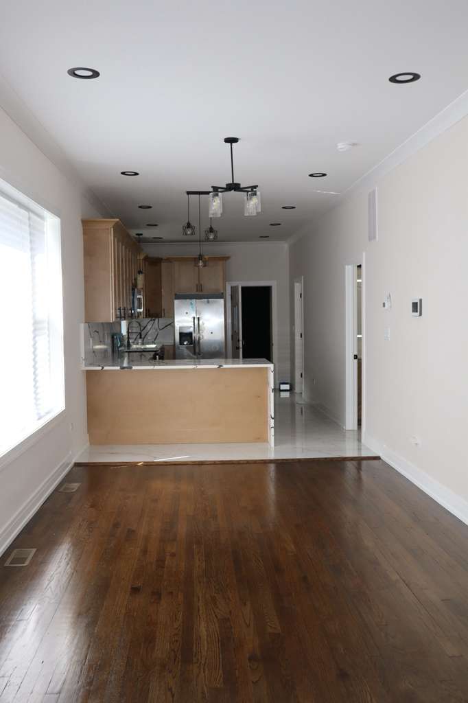 6744 S Bishop Street Property Photo 6