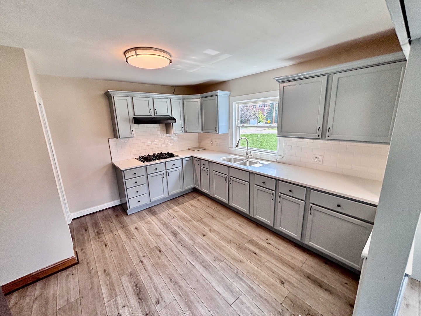 39330 N Emmaus Avenue Property Photo 2