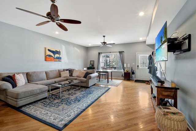 1327 W Walton Street Property Photo 3