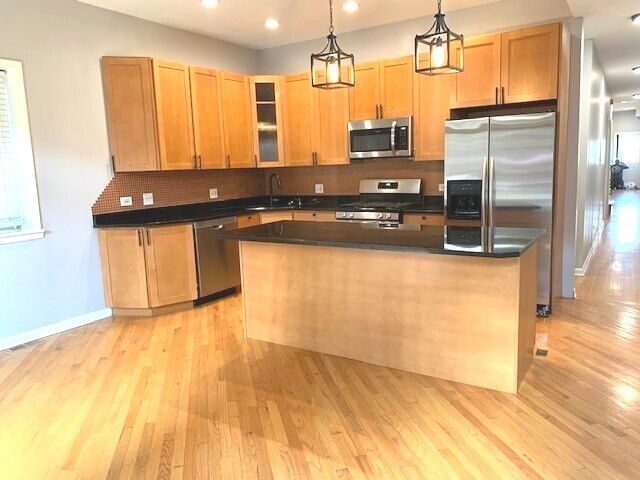 1327 W Walton Street Property Photo 5