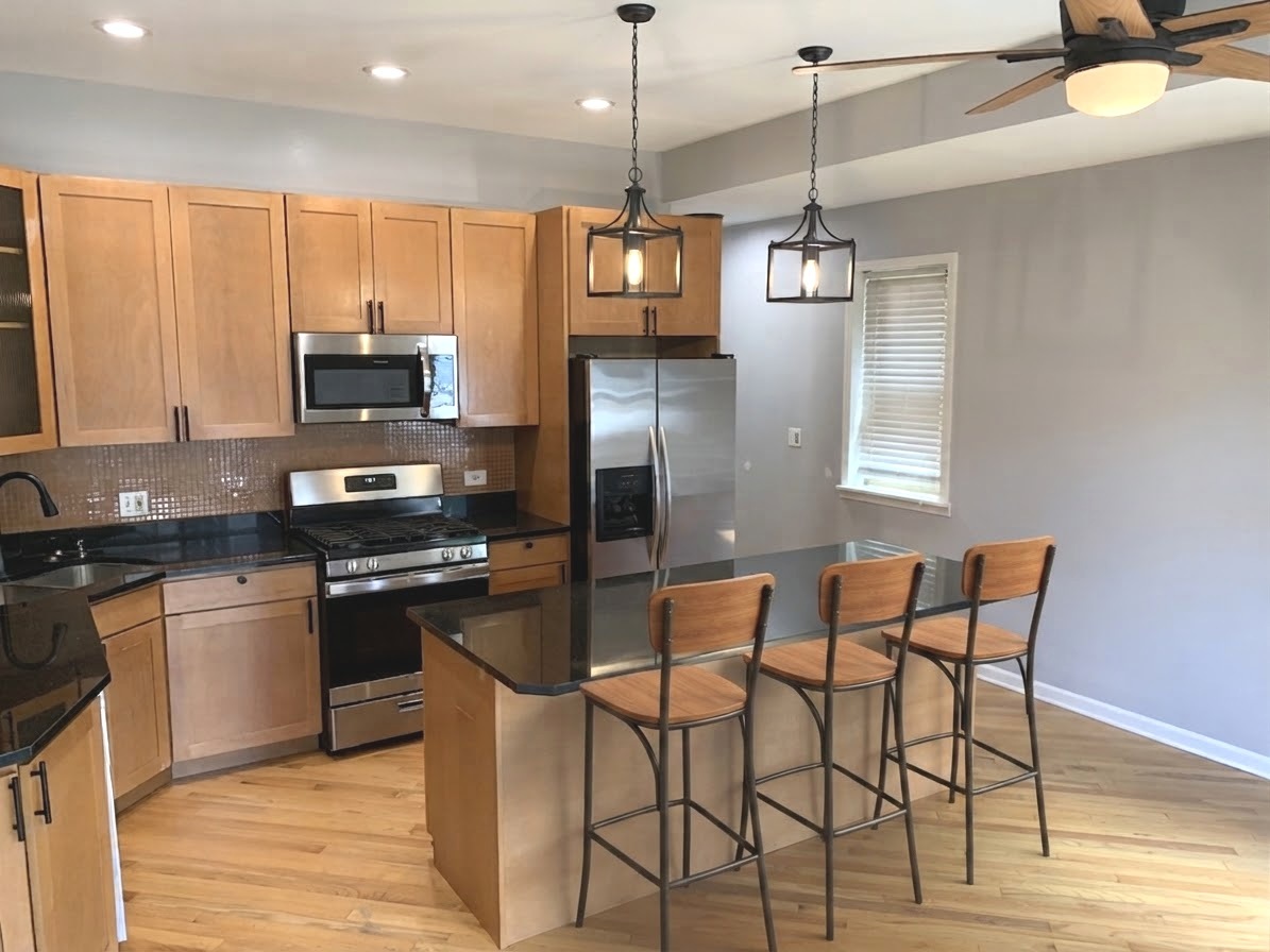 1327 W Walton Street Property Photo 6