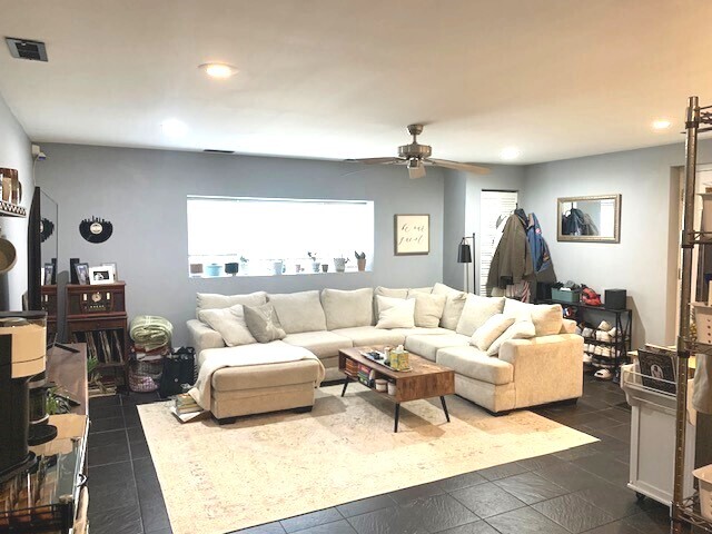 1327 W Walton Street Property Photo 23