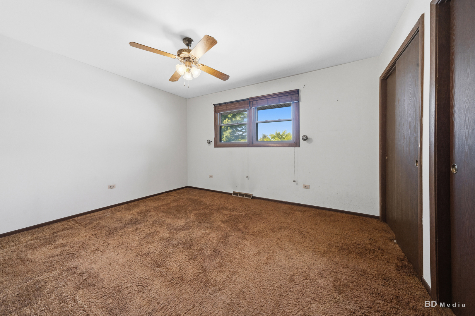 8326 S 78th Avenue Property Photo 9
