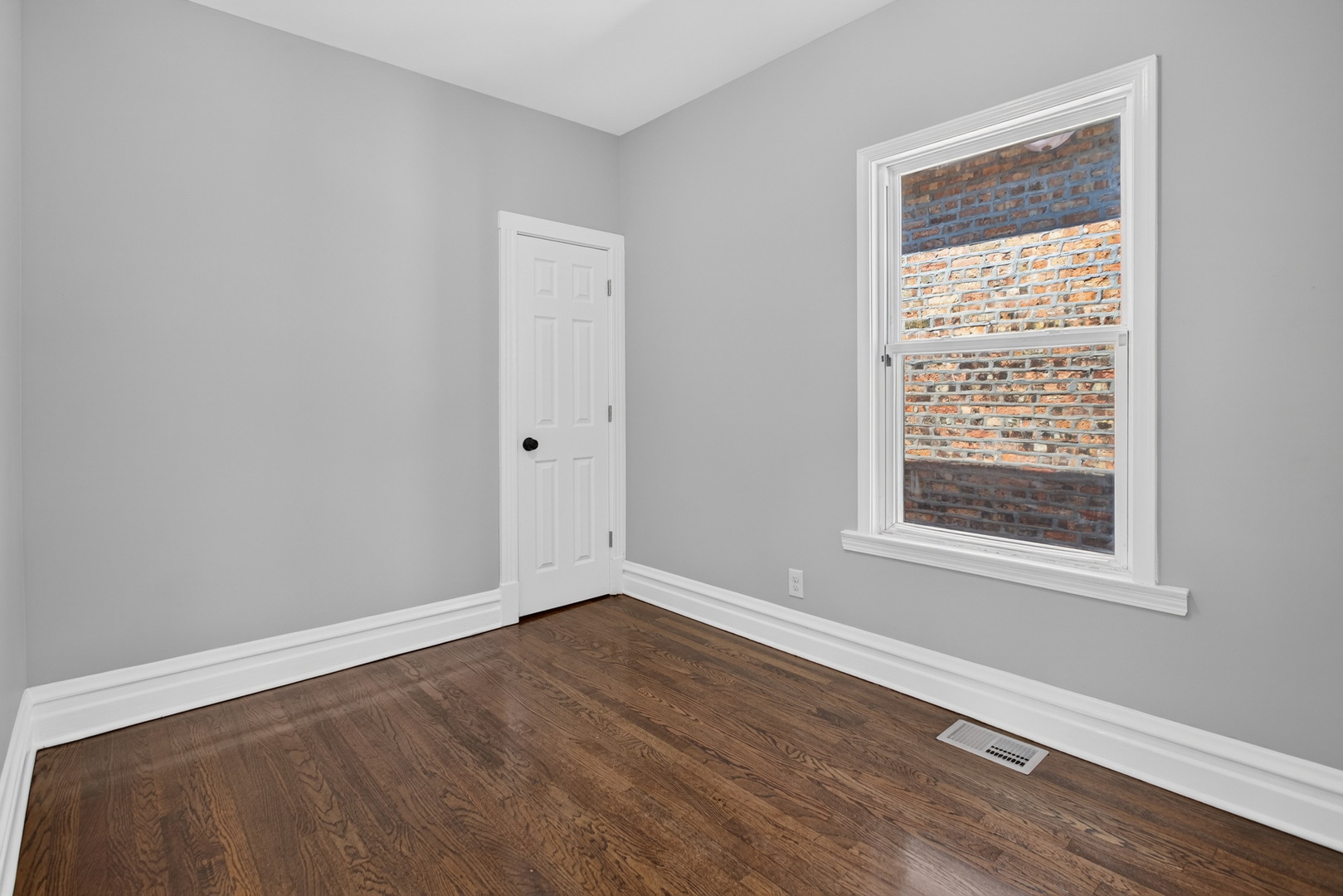 7715 S Eberhart Avenue Property Photo 8