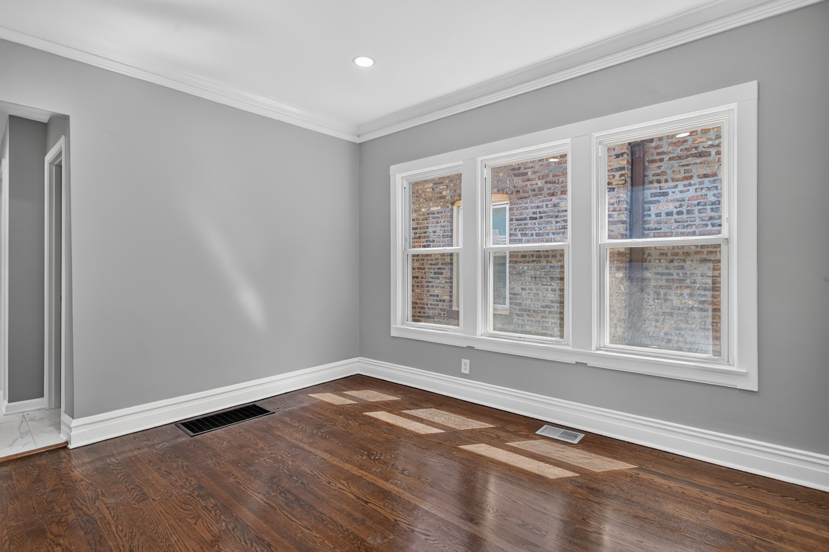 7715 S Eberhart Avenue Property Photo 9