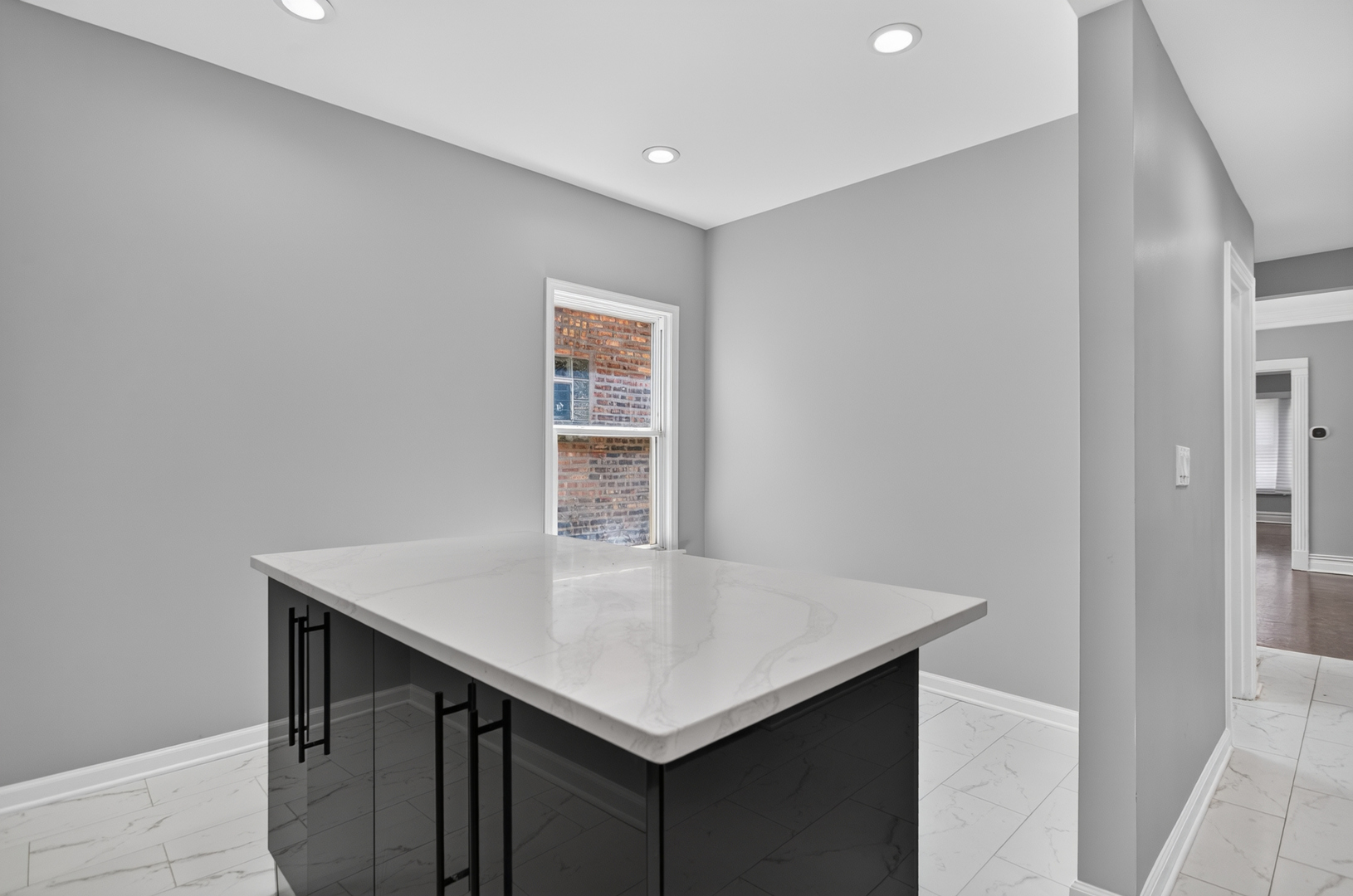 7715 S Eberhart Avenue Property Photo 12