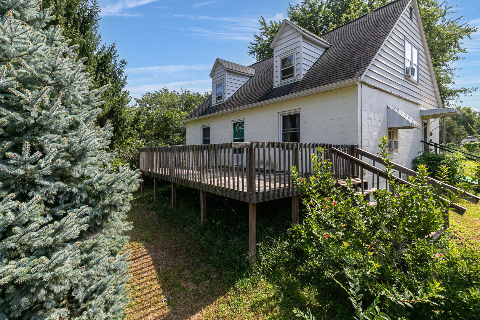408 West Drive Property Photo 1