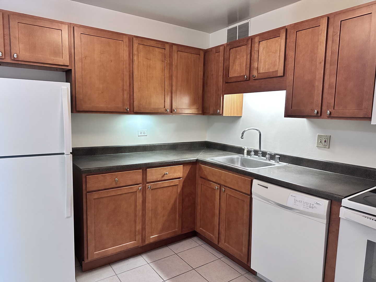 211 E Ohio Street 1504 Property Photo 5