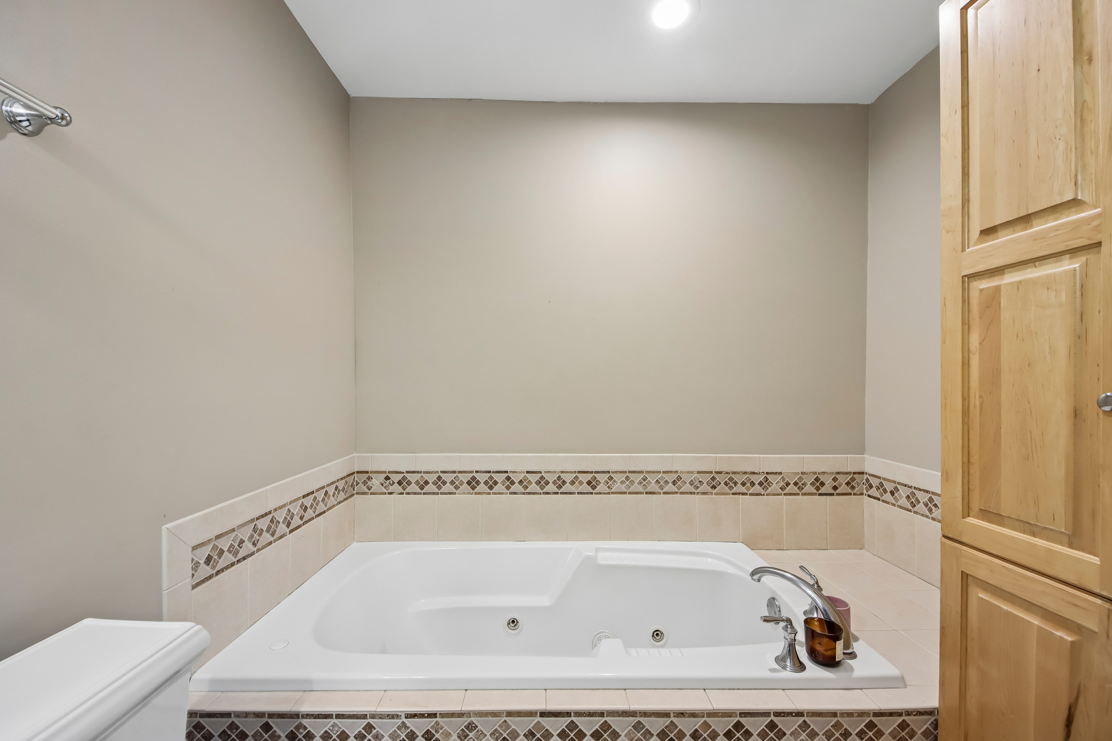 12740825 Property Photo 25