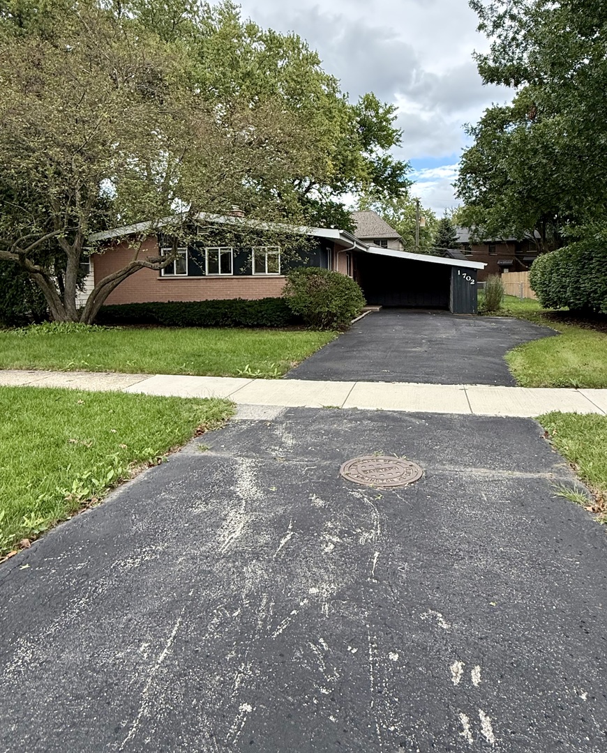 1702 W Oakton Street Property Photo 1