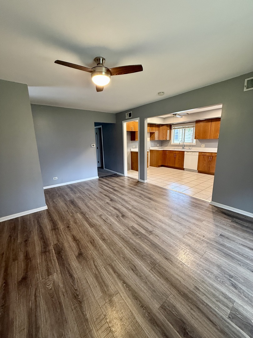 1702 W Oakton Street Property Photo 7