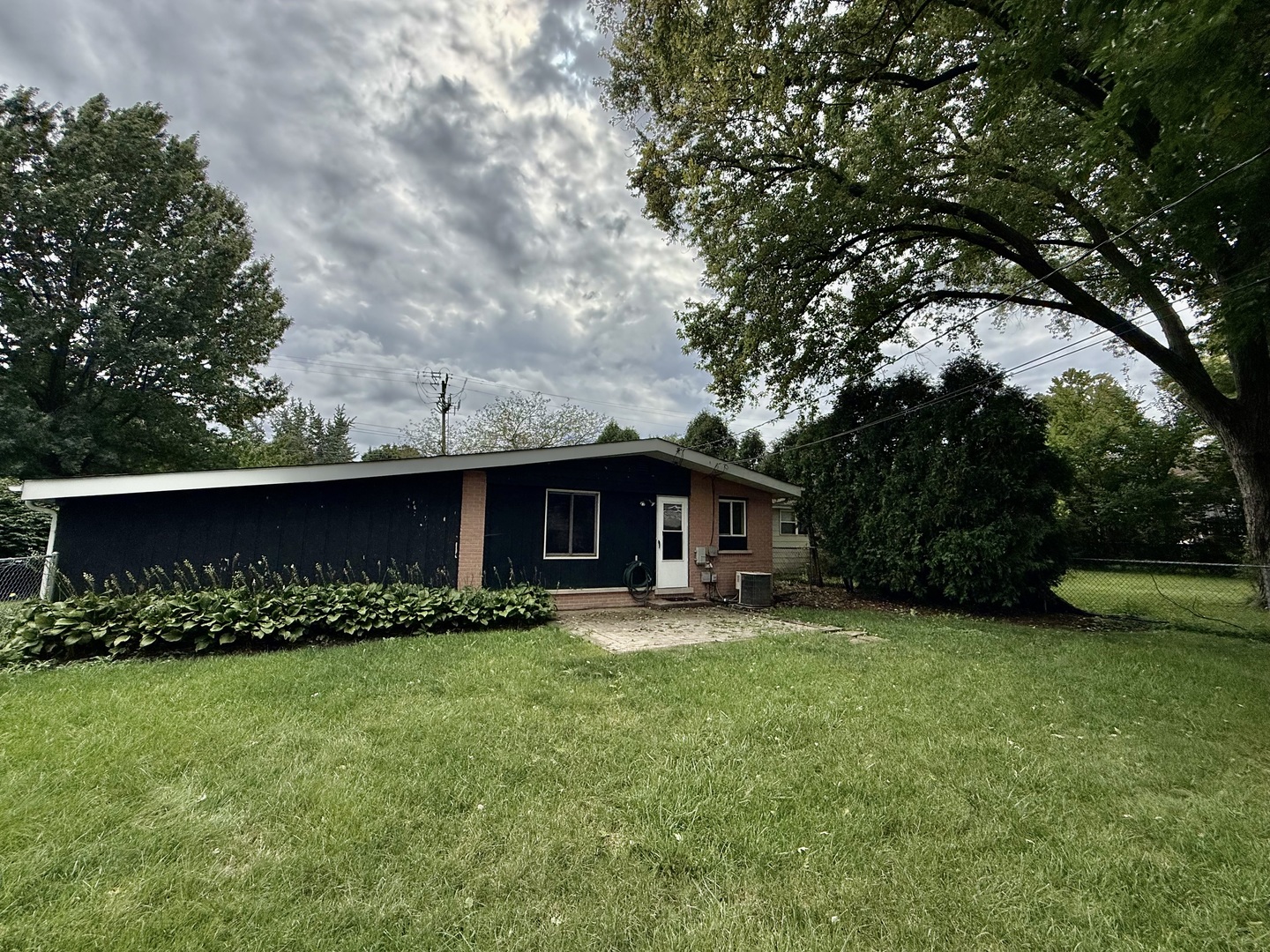 1702 W Oakton Street Property Photo 12