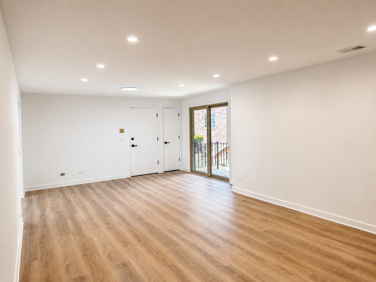 5819 W Higgins Avenue 2d Property Photo 10