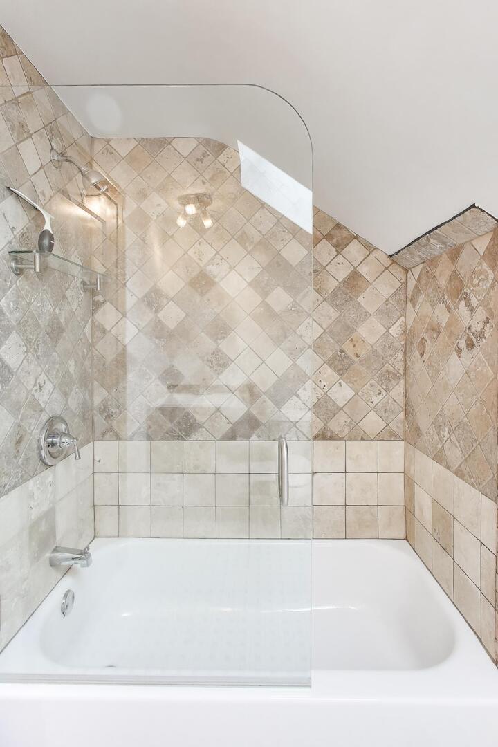 6503 N Maplewood Avenue Property Photo 28