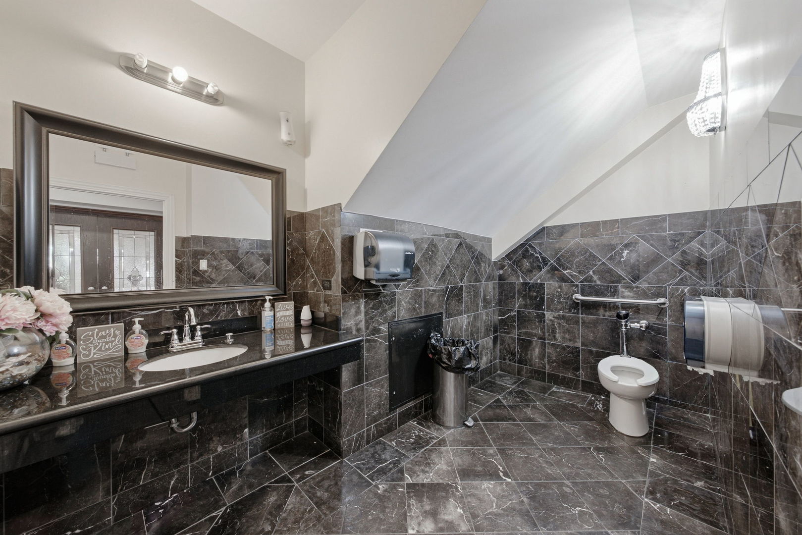5729 W Chicago Avenue Property Photo 15